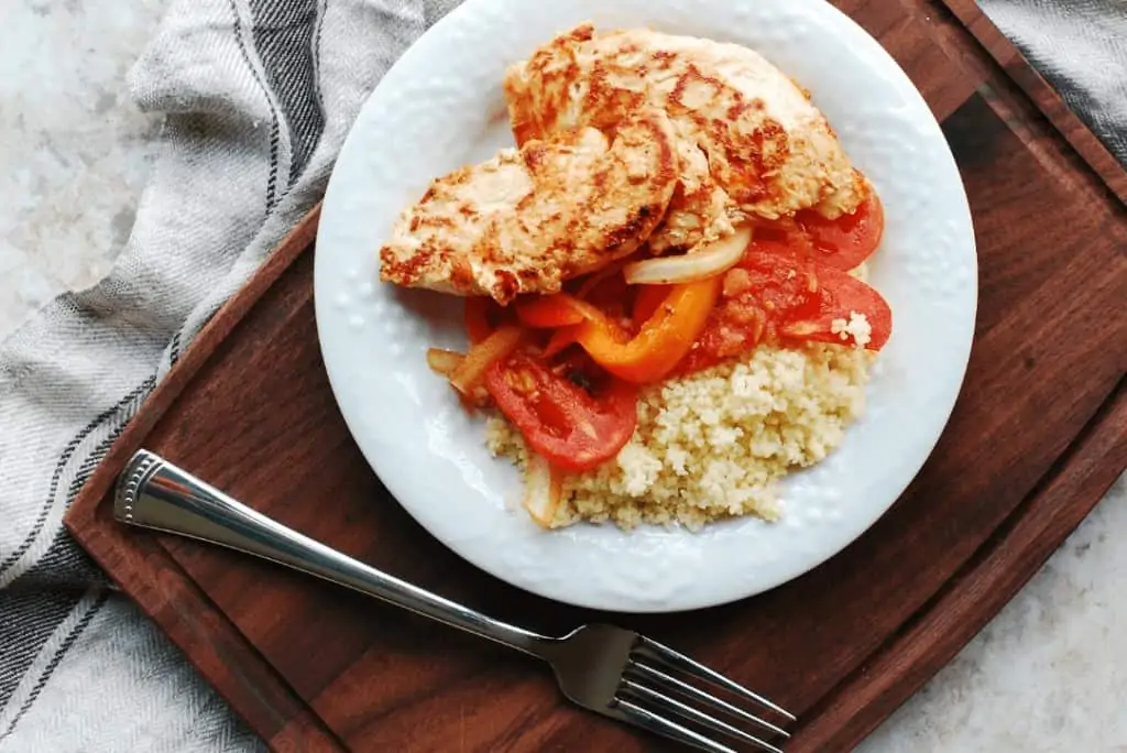 Frugal dinner ideas that taste good, chicken with rice and tomatoes.